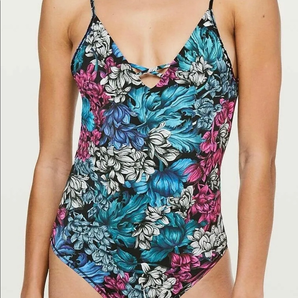 NWT Lululemon Shoreline One Piece Size 4 NFMI F